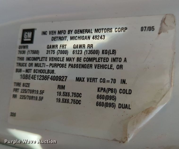 image for item KB9401 2006 Chevrolet C45E042  Crew Cab flatbed truck