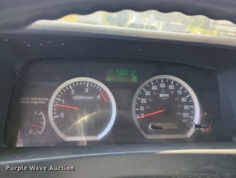 image for item KB9402 2011 Isuzu NPR  box truck