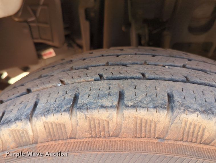 image for item KB9402 2011 Isuzu NPR  box truck