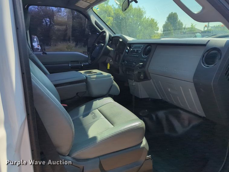 image for item KB9404 2016 Ford F550  truck cab and chassis