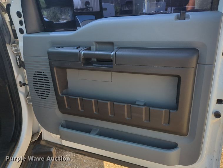 image for item KB9404 2016 Ford F550  truck cab and chassis