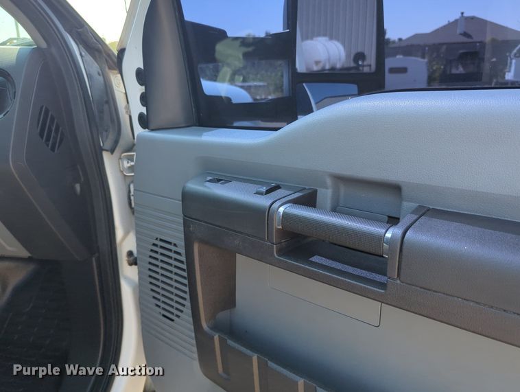 image for item KB9404 2016 Ford F550  truck cab and chassis