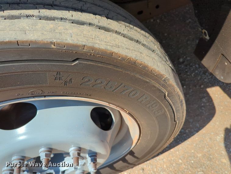 image for item KB9404 2016 Ford F550  truck cab and chassis