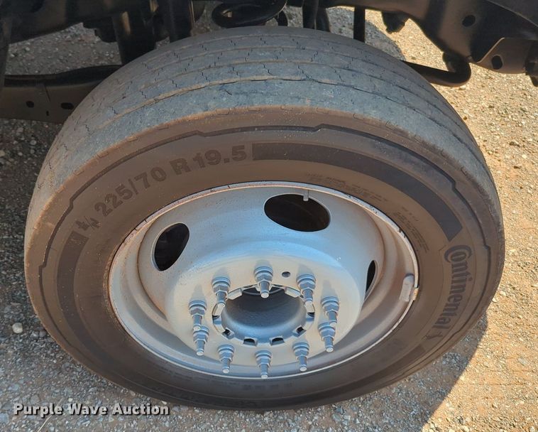 image for item KB9404 2016 Ford F550  truck cab and chassis