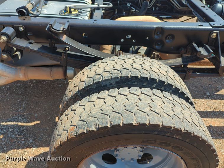image for item KB9404 2016 Ford F550  truck cab and chassis