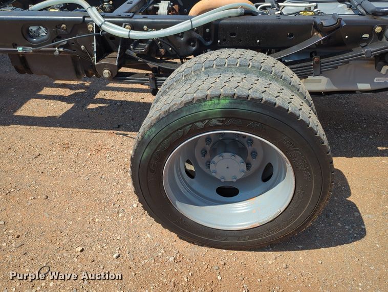 image for item KB9404 2016 Ford F550  truck cab and chassis