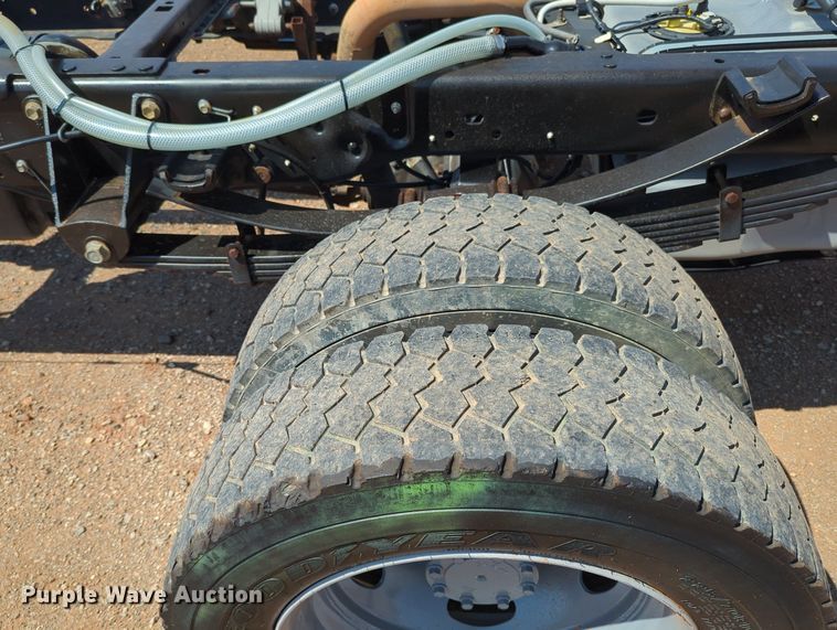 image for item KB9404 2016 Ford F550  truck cab and chassis