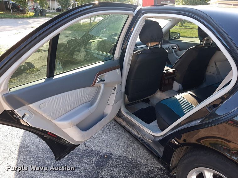 image for item KD9227 2000 Mercedes Benz S500