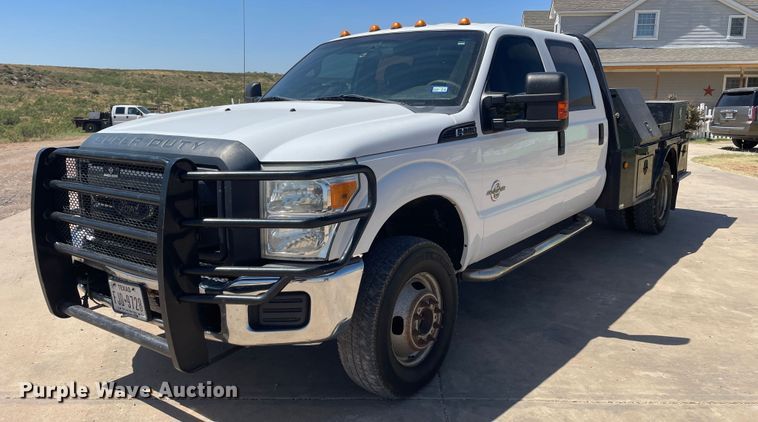 image for item KM9812 2015 Ford F350 Super Duty  Crew Cab flatbed pickup truck