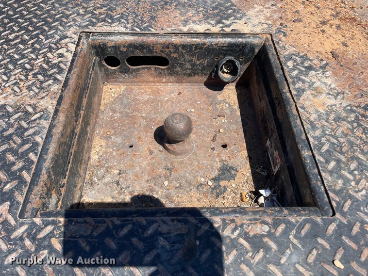 image for item KM9812 2015 Ford F350 Super Duty  Crew Cab flatbed pickup truck