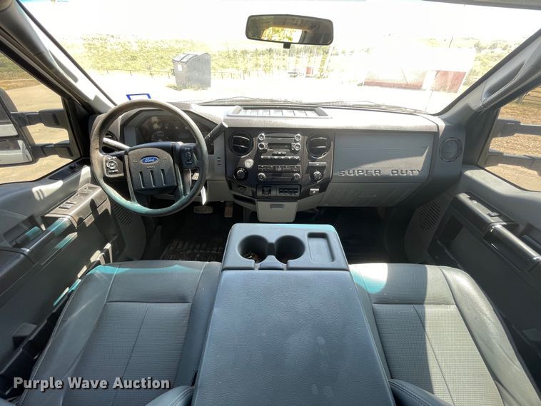 image for item KM9812 2015 Ford F350 Super Duty  Crew Cab flatbed pickup truck