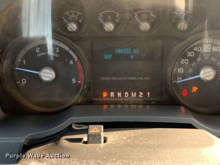 image for item KM9812 2015 Ford F350 Super Duty  Crew Cab flatbed pickup truck