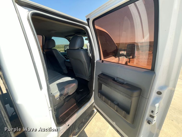 image for item KM9812 2015 Ford F350 Super Duty  Crew Cab flatbed pickup truck