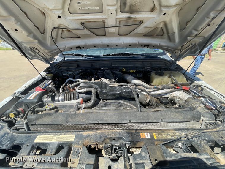 image for item KM9812 2015 Ford F350 Super Duty  Crew Cab flatbed pickup truck