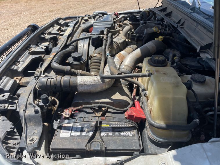 image for item KM9812 2015 Ford F350 Super Duty  Crew Cab flatbed pickup truck