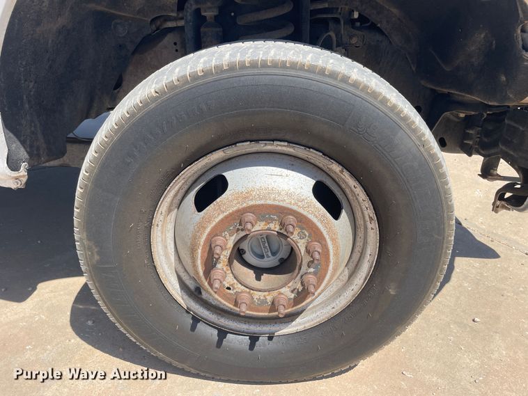 image for item KM9812 2015 Ford F350 Super Duty  Crew Cab flatbed pickup truck