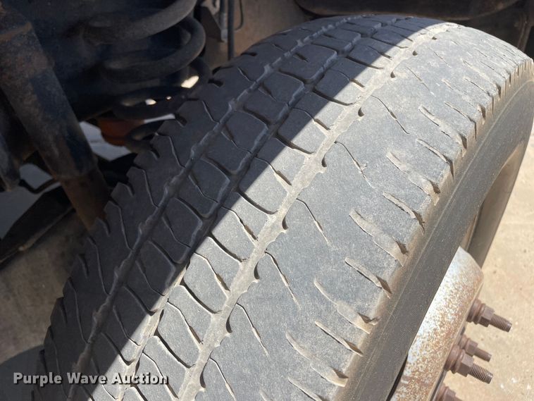 image for item KM9812 2015 Ford F350 Super Duty  Crew Cab flatbed pickup truck