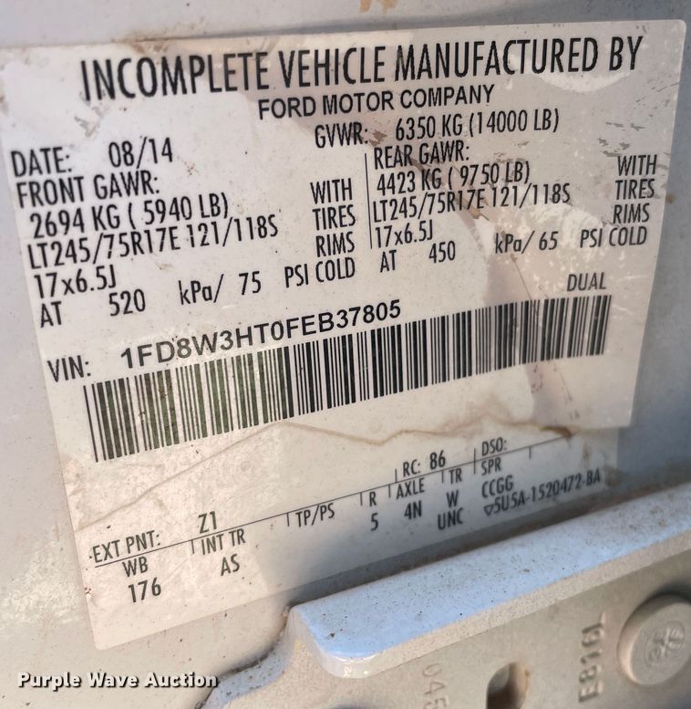 image for item KM9812 2015 Ford F350 Super Duty  Crew Cab flatbed pickup truck