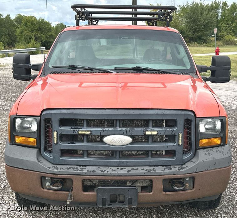 image for item KT9341 2006 Ford F250 Super Duty  utility bed pickup truck
