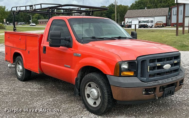 image for item KT9341 2006 Ford F250 Super Duty  utility bed pickup truck