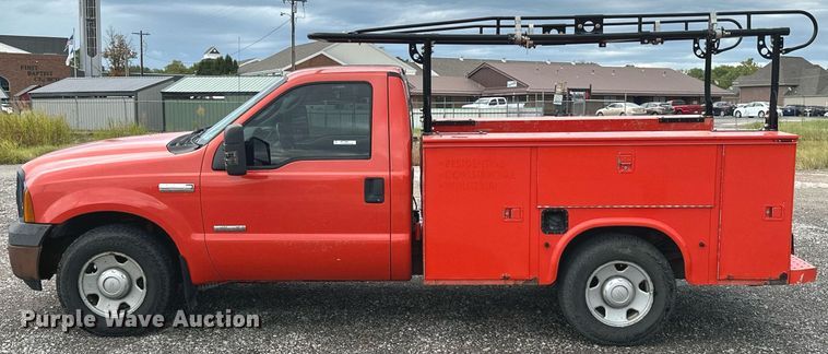 image for item KT9341 2006 Ford F250 Super Duty  utility bed pickup truck