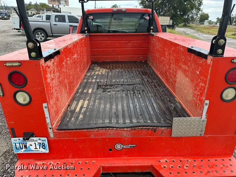 image for item KT9341 2006 Ford F250 Super Duty  utility bed pickup truck