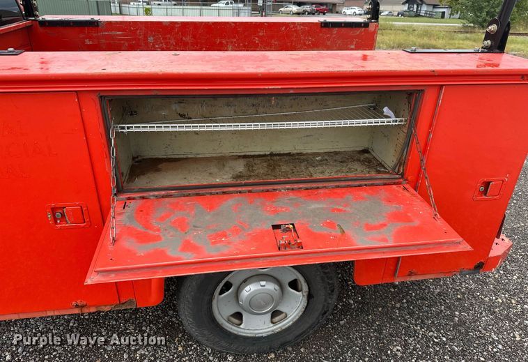 image for item KT9341 2006 Ford F250 Super Duty  utility bed pickup truck