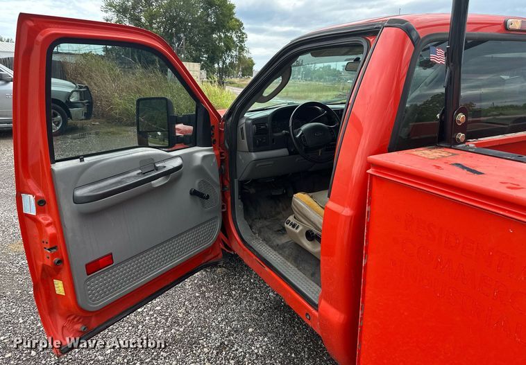 image for item KT9341 2006 Ford F250 Super Duty  utility bed pickup truck