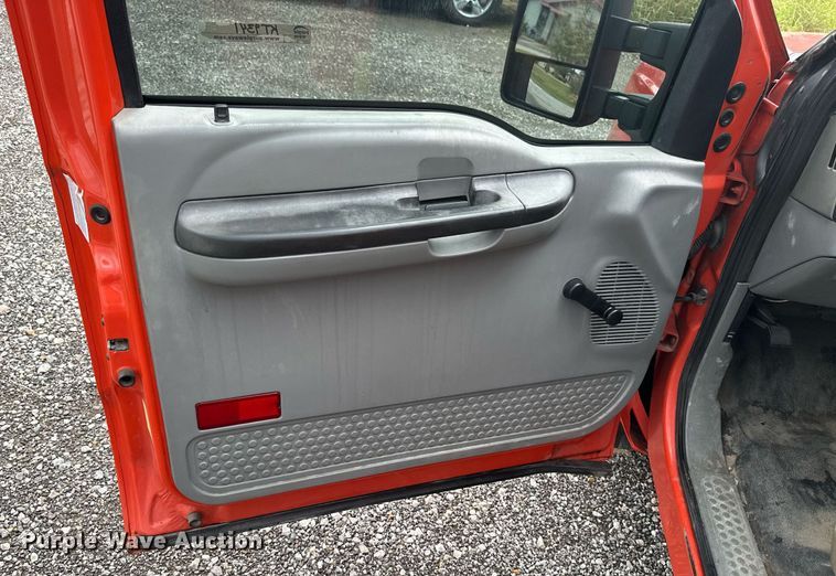 image for item KT9341 2006 Ford F250 Super Duty  utility bed pickup truck