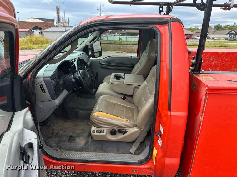 image for item KT9341 2006 Ford F250 Super Duty  utility bed pickup truck