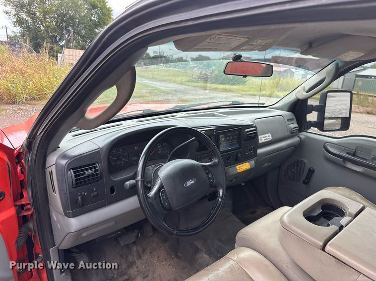 image for item KT9341 2006 Ford F250 Super Duty  utility bed pickup truck