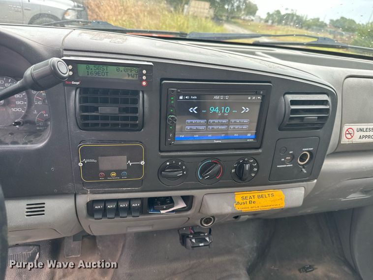 image for item KT9341 2006 Ford F250 Super Duty  utility bed pickup truck