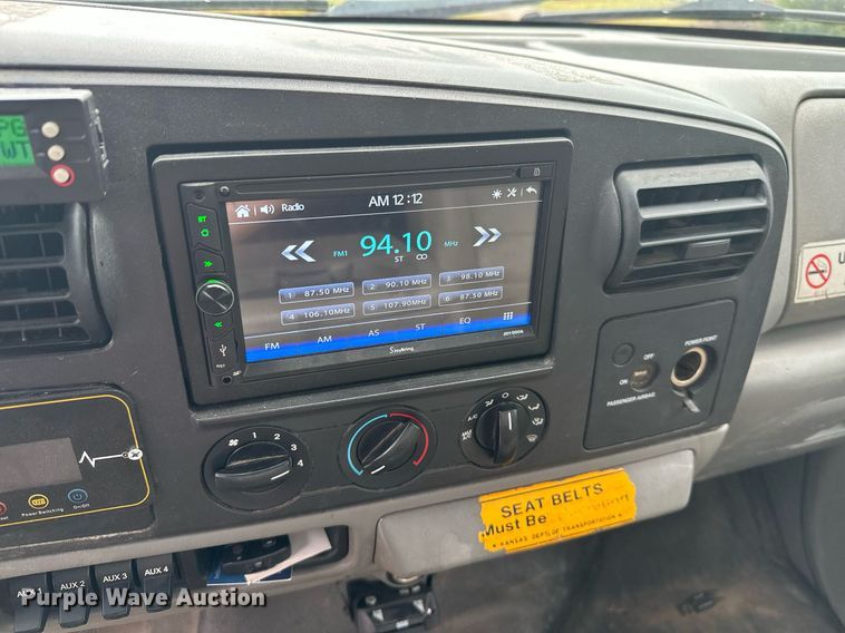 image for item KT9341 2006 Ford F250 Super Duty  utility bed pickup truck