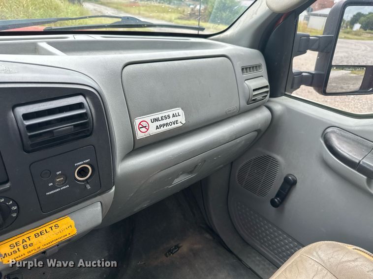 image for item KT9341 2006 Ford F250 Super Duty  utility bed pickup truck