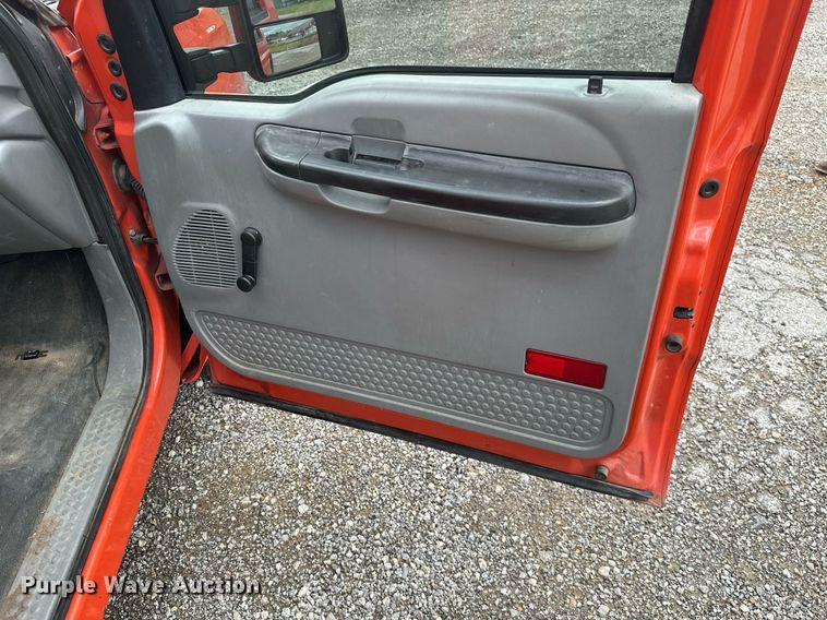 image for item KT9341 2006 Ford F250 Super Duty  utility bed pickup truck