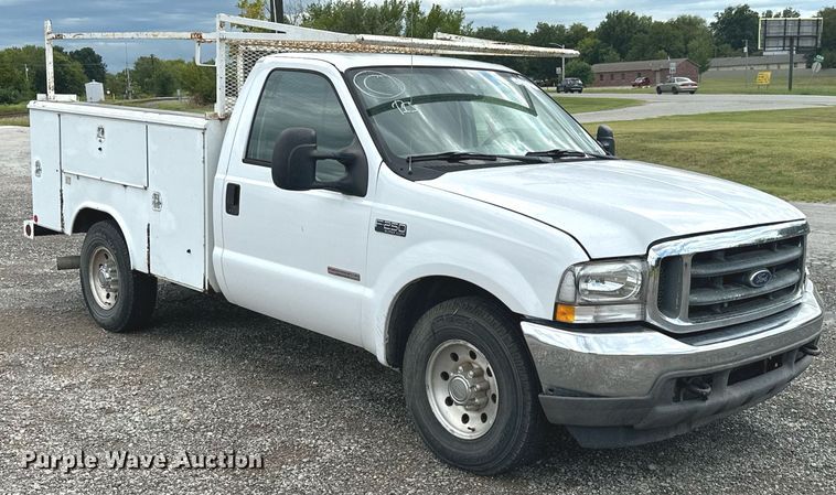 image for item KT9342 2004 Ford F250 Super Duty  utility bed pickup truck