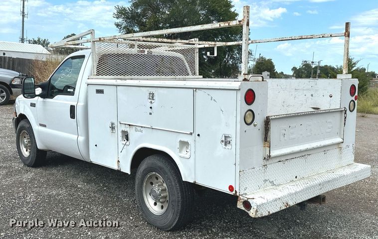 image for item KT9342 2004 Ford F250 Super Duty  utility bed pickup truck