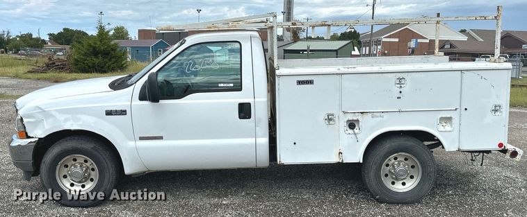 image for item KT9342 2004 Ford F250 Super Duty  utility bed pickup truck