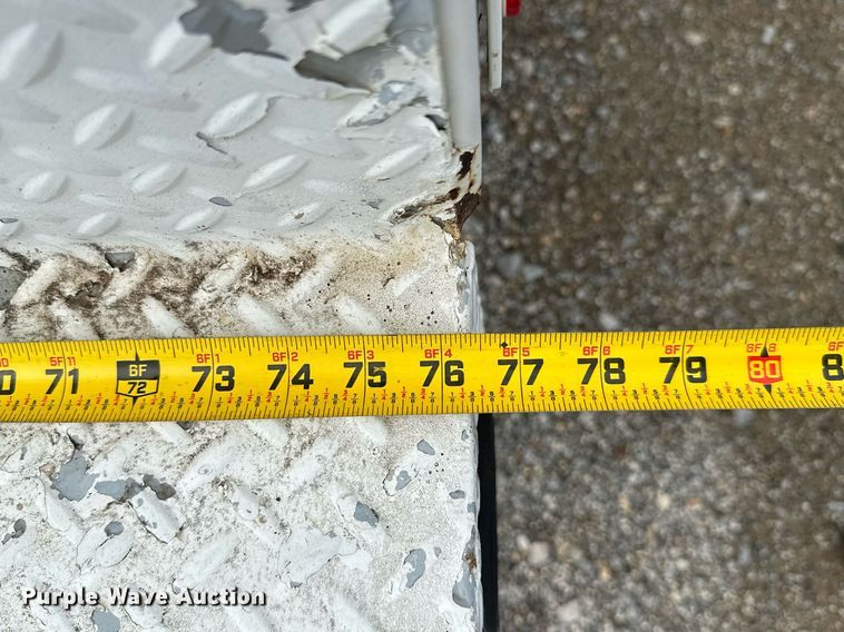 image for item KT9342 2004 Ford F250 Super Duty  utility bed pickup truck