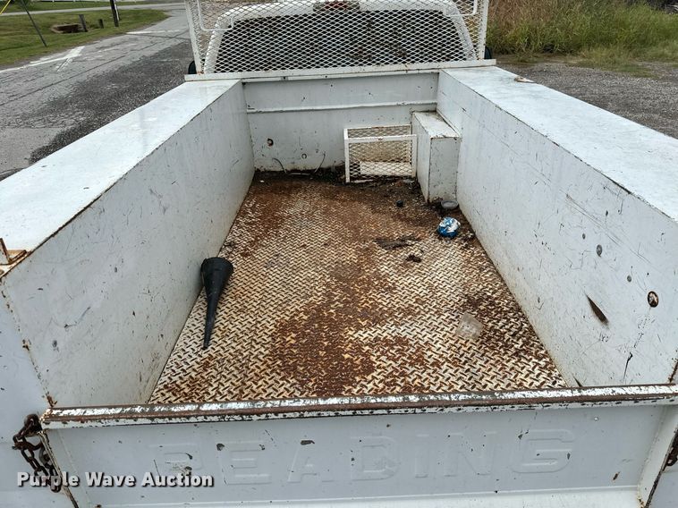 image for item KT9342 2004 Ford F250 Super Duty  utility bed pickup truck