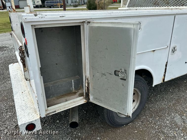 image for item KT9342 2004 Ford F250 Super Duty  utility bed pickup truck