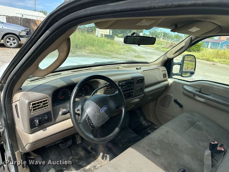 image for item KT9342 2004 Ford F250 Super Duty  utility bed pickup truck