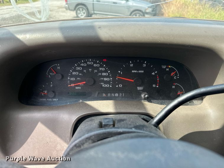 image for item KT9342 2004 Ford F250 Super Duty  utility bed pickup truck