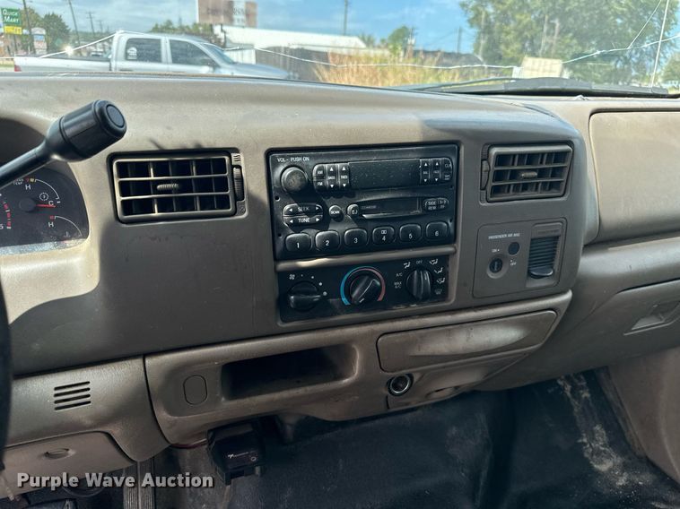 image for item KT9342 2004 Ford F250 Super Duty  utility bed pickup truck