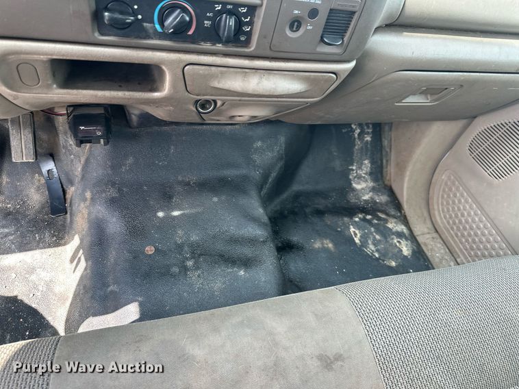 image for item KT9342 2004 Ford F250 Super Duty  utility bed pickup truck