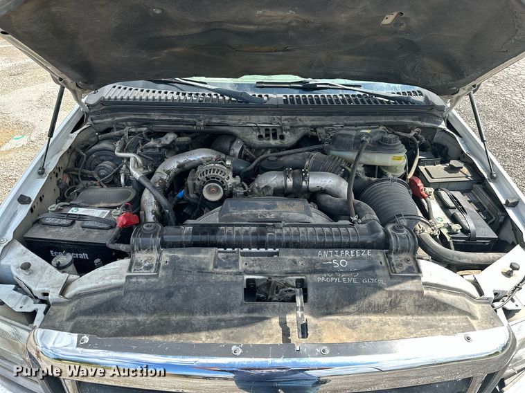 image for item KT9342 2004 Ford F250 Super Duty  utility bed pickup truck