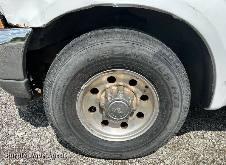 image for item KT9342 2004 Ford F250 Super Duty  utility bed pickup truck