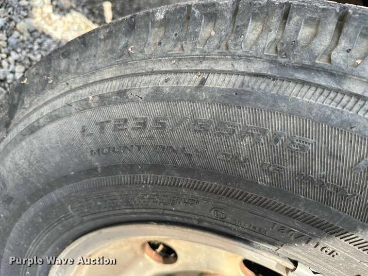 image for item KT9342 2004 Ford F250 Super Duty  utility bed pickup truck