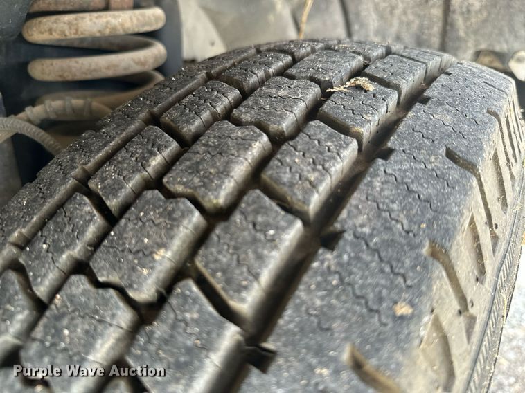 image for item KT9342 2004 Ford F250 Super Duty  utility bed pickup truck