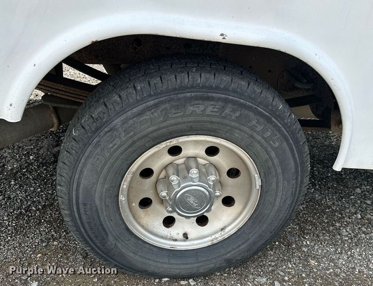 image for item KT9342 2004 Ford F250 Super Duty  utility bed pickup truck